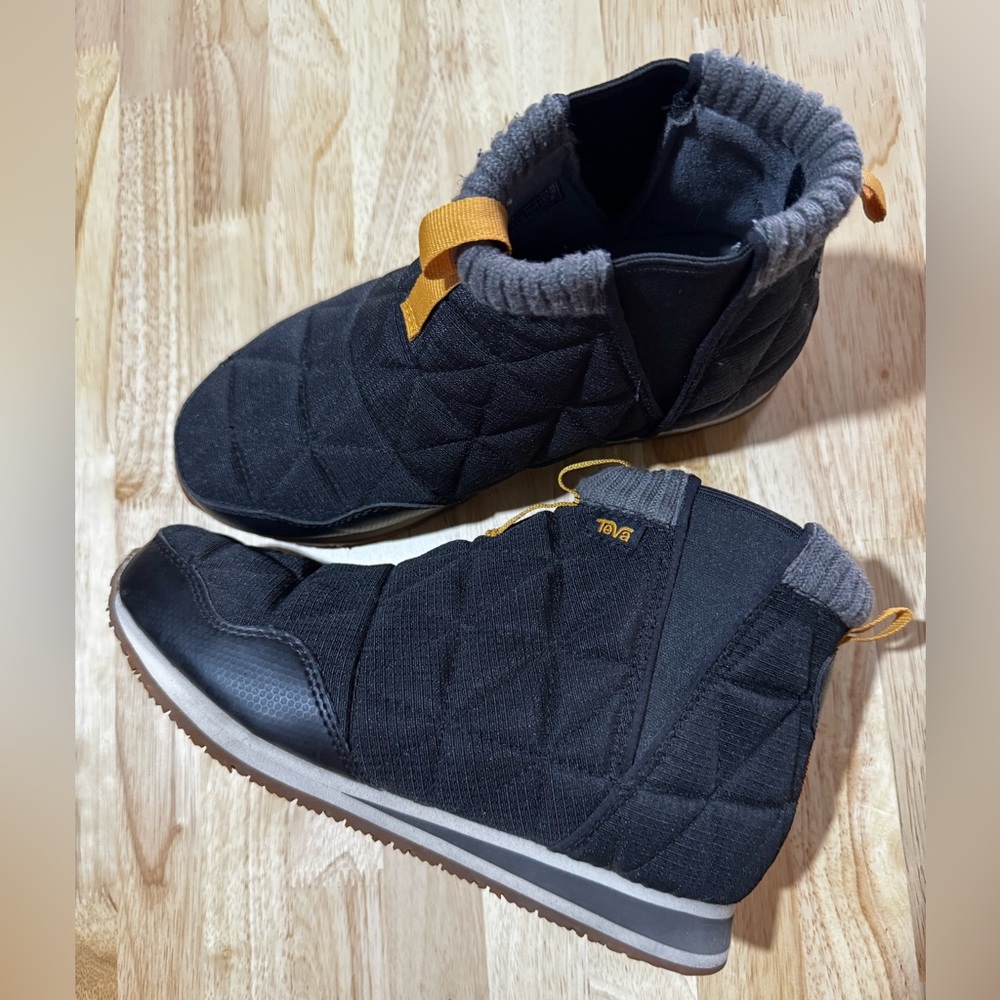New! Teva Ember Mid Moc Boots – Black/Gray – Size 7